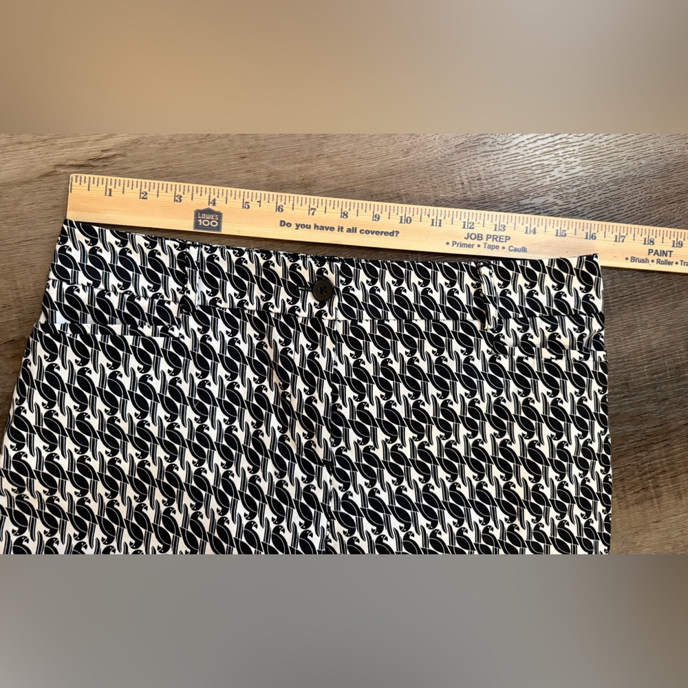 Talbots Black & White Bird Capris Size 10 Petite - Picture 8 of 13